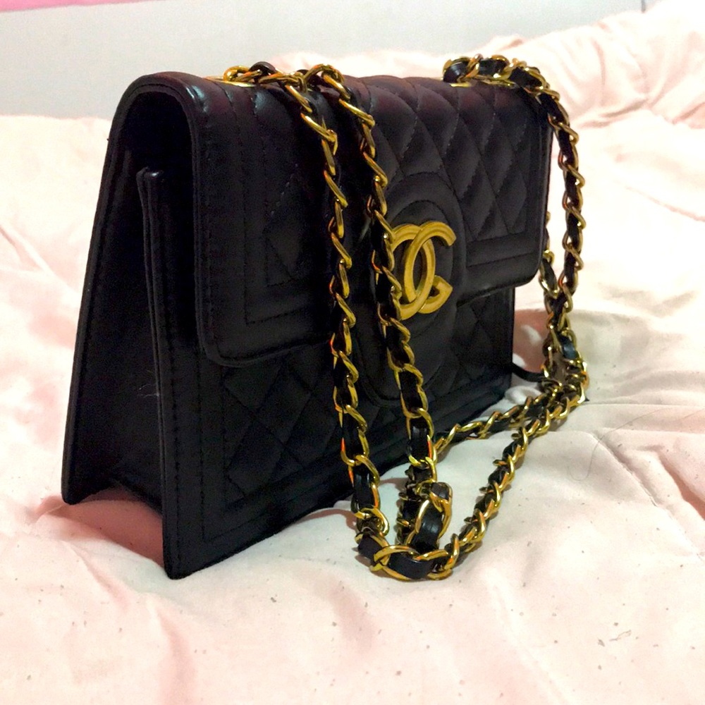 Channel purse